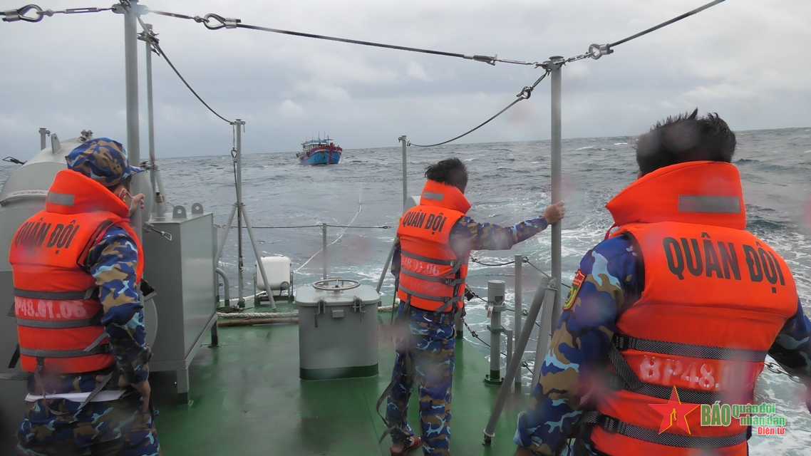 Mệnh lệnh cứu ngư dân chạy tránh bão Nesat